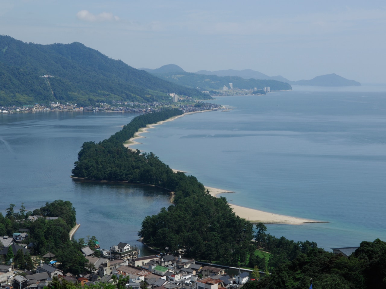 観光地「天橋立」へは車で約10分
