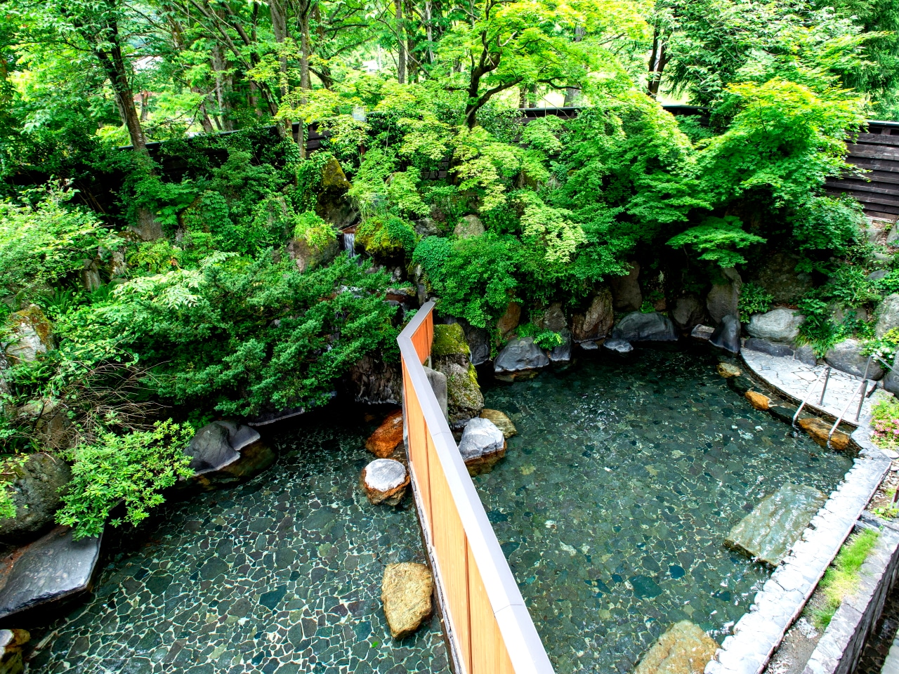 エリア最大級の露天大岩風呂