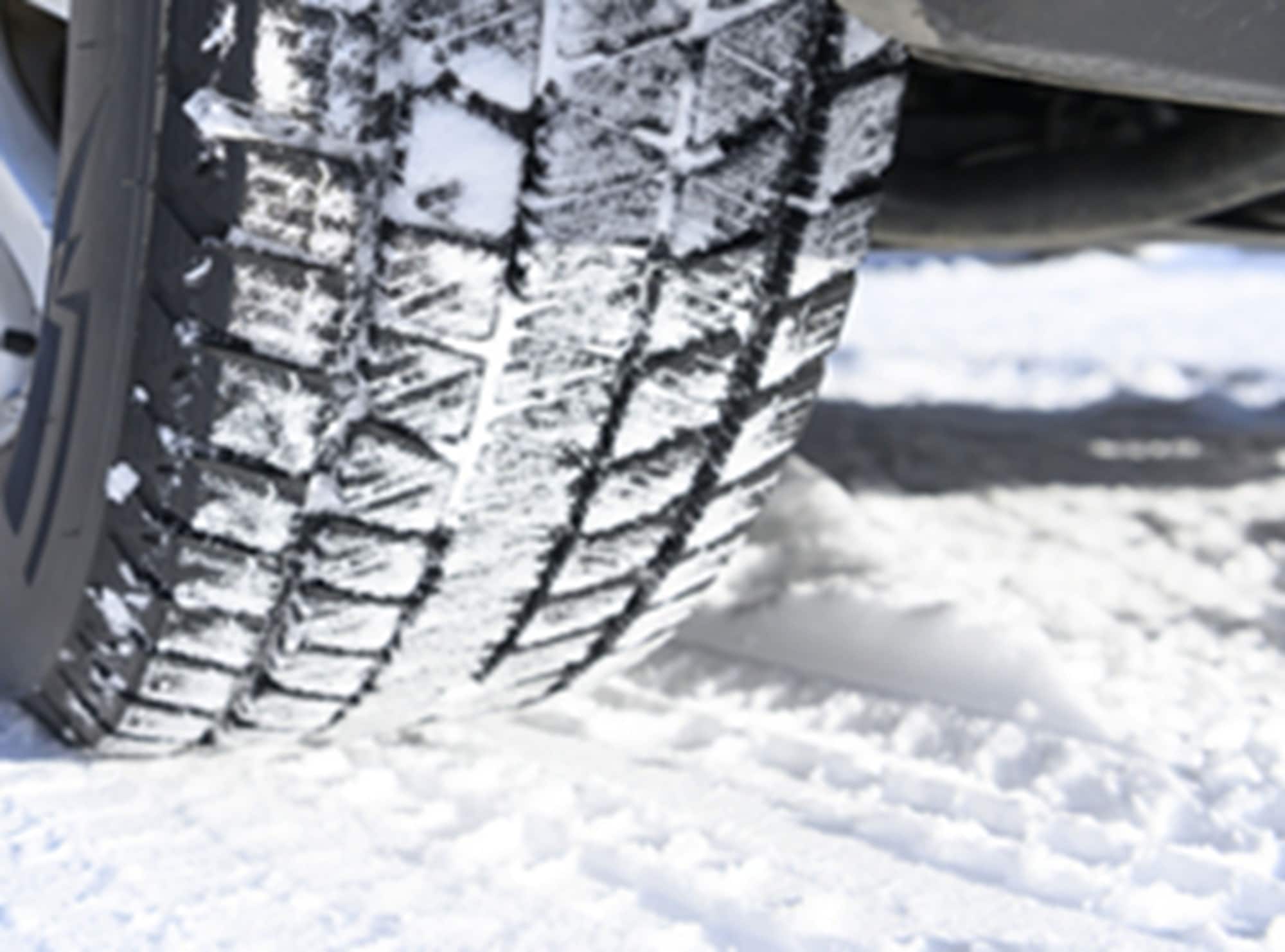 晩秋雪道案内タイヤ