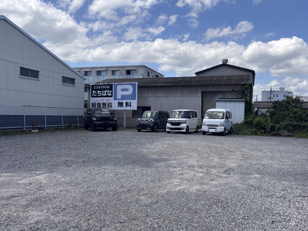 駐車場(ホテル向かい)