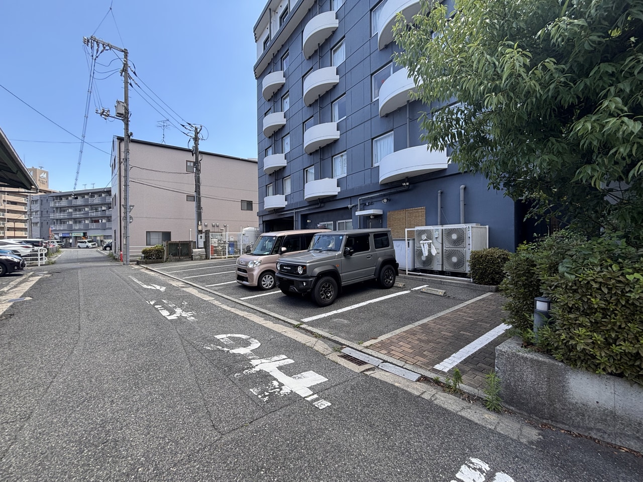 駐車場（ホテル裏）
