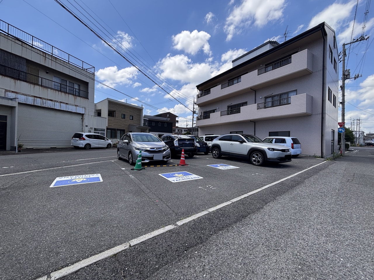 駐車場（ホテル裏）