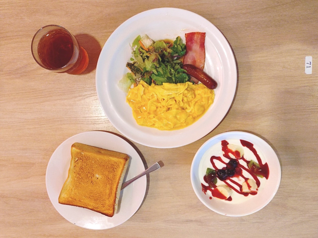 スクランブルエッグ&ベーコンソーセージセット