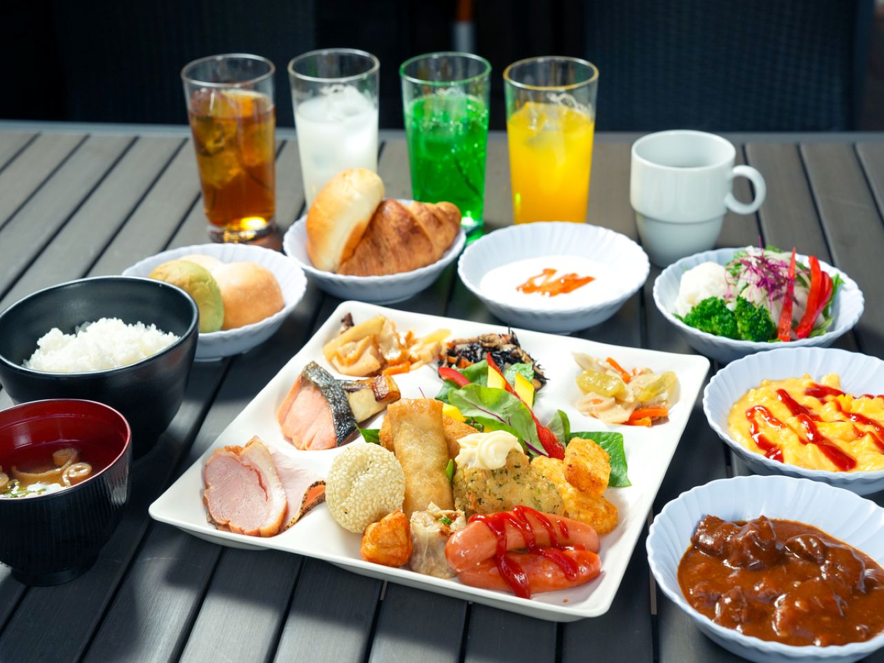 朝食の盛り付け例