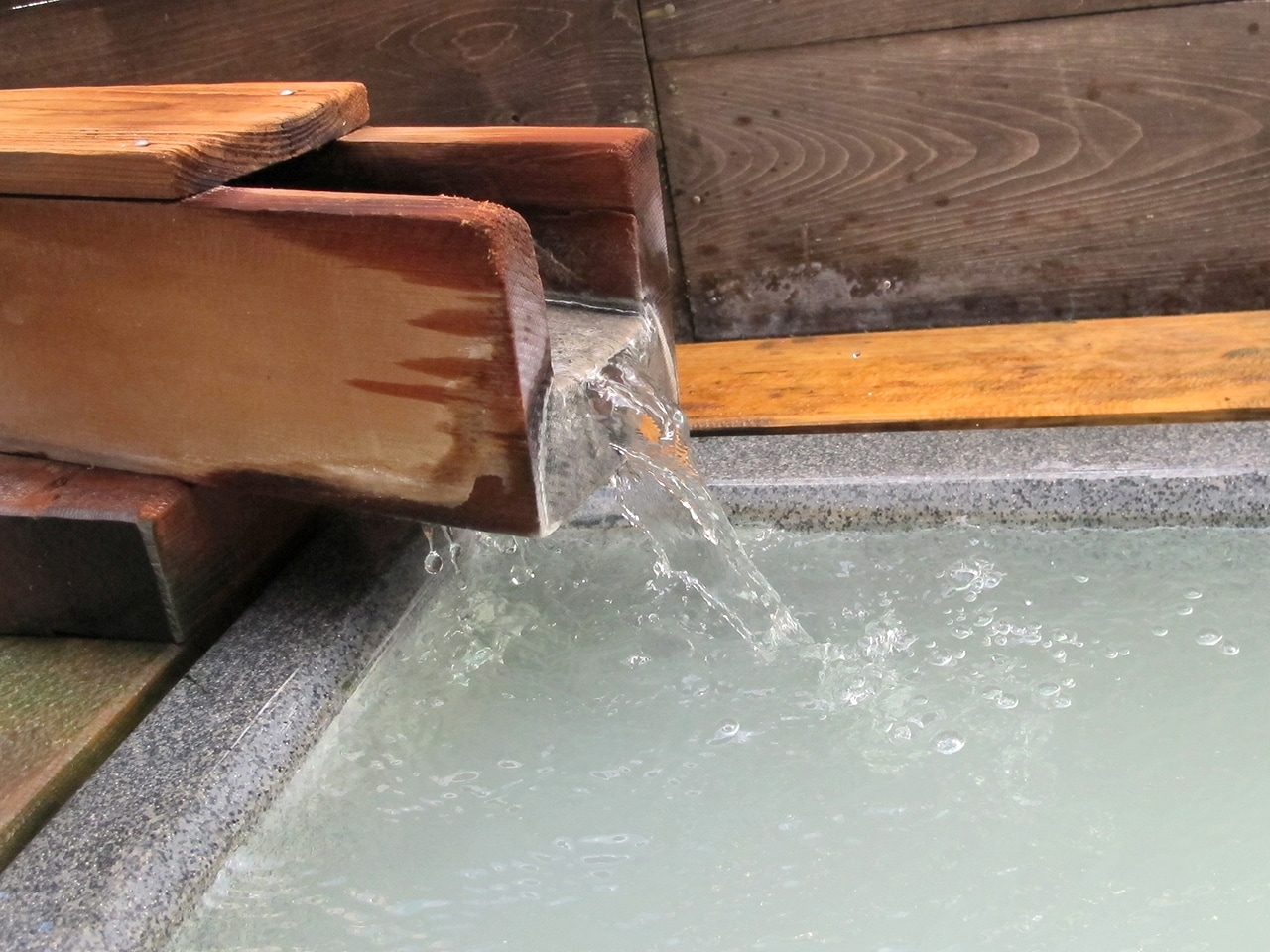 上山田温泉　開湯から続く本物の湯本の湯