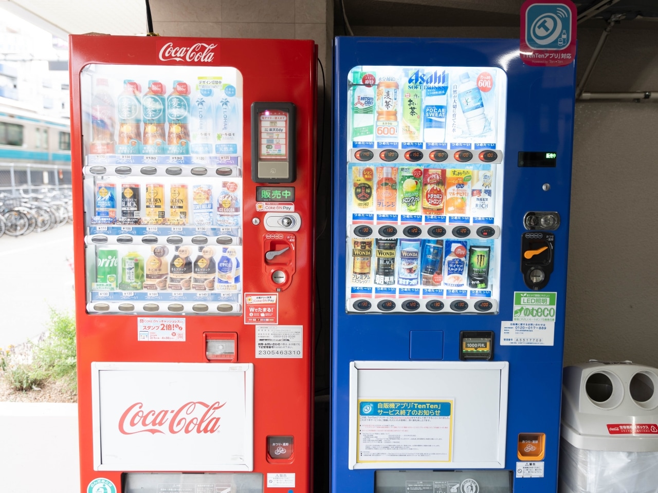 1階　外　自動販売機