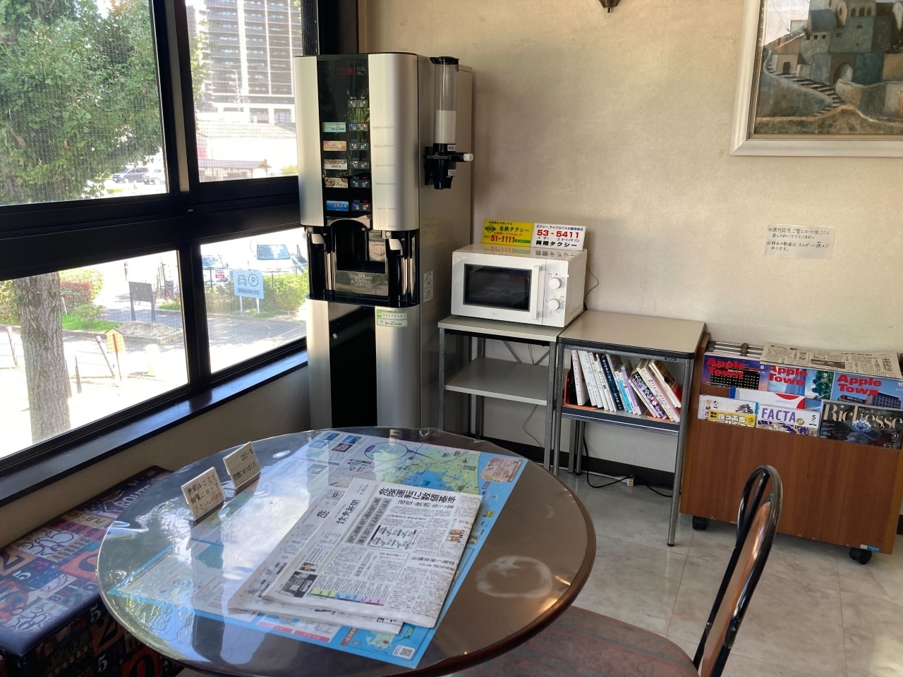 新聞を読みながらゆったりと過ごすことができます