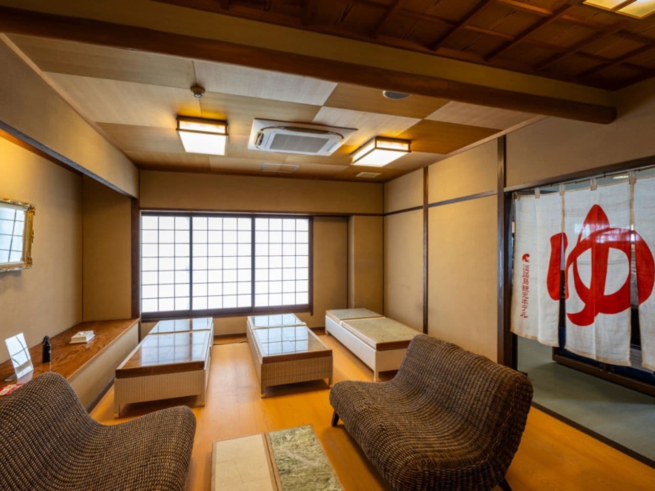 【2Fパノラマ大浴場露天檜風呂】　湯上り処でゆったり一息。