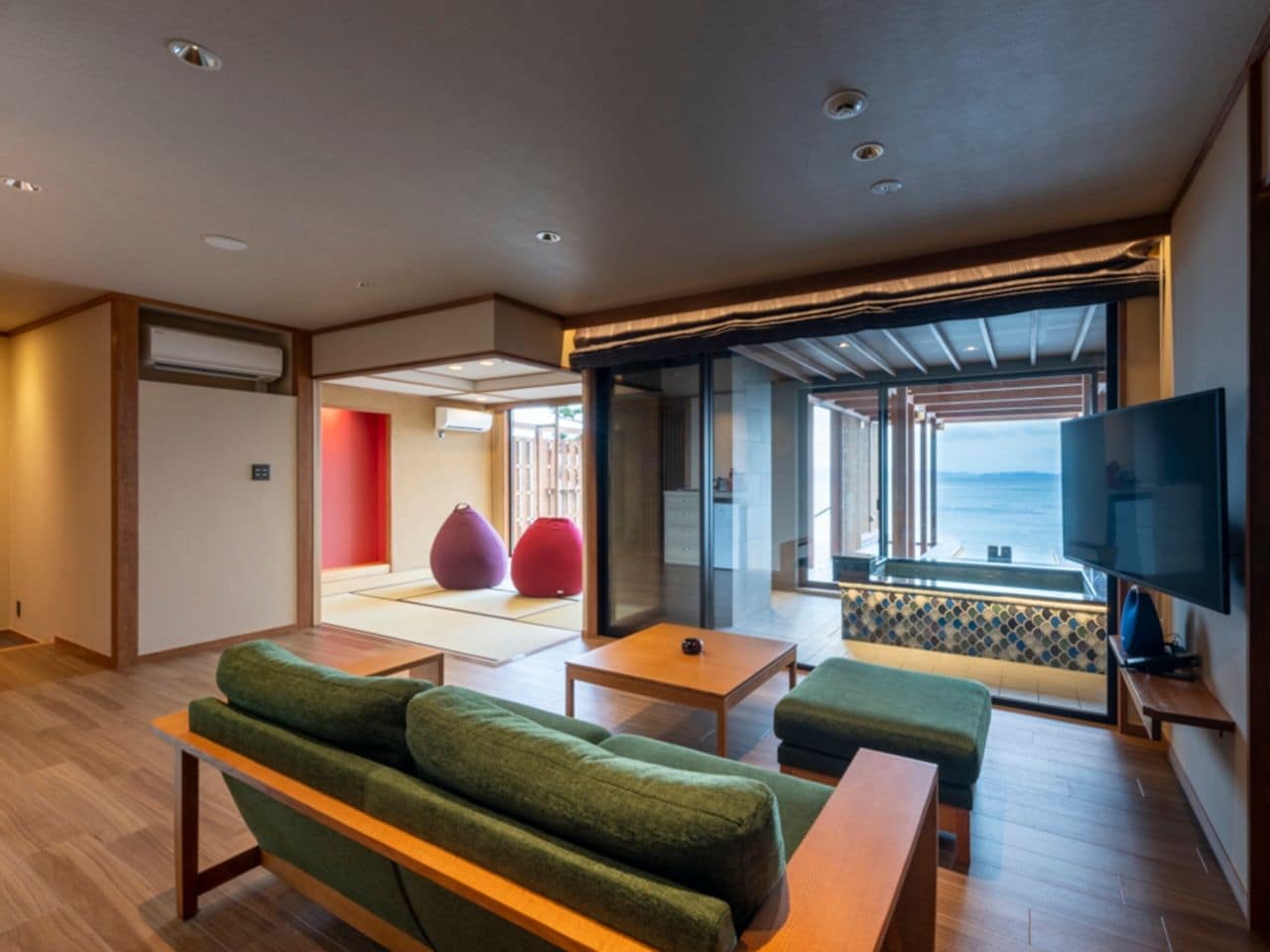 特別客室「波のまにまに」2ベットルーム＆和室＆露天風呂客室