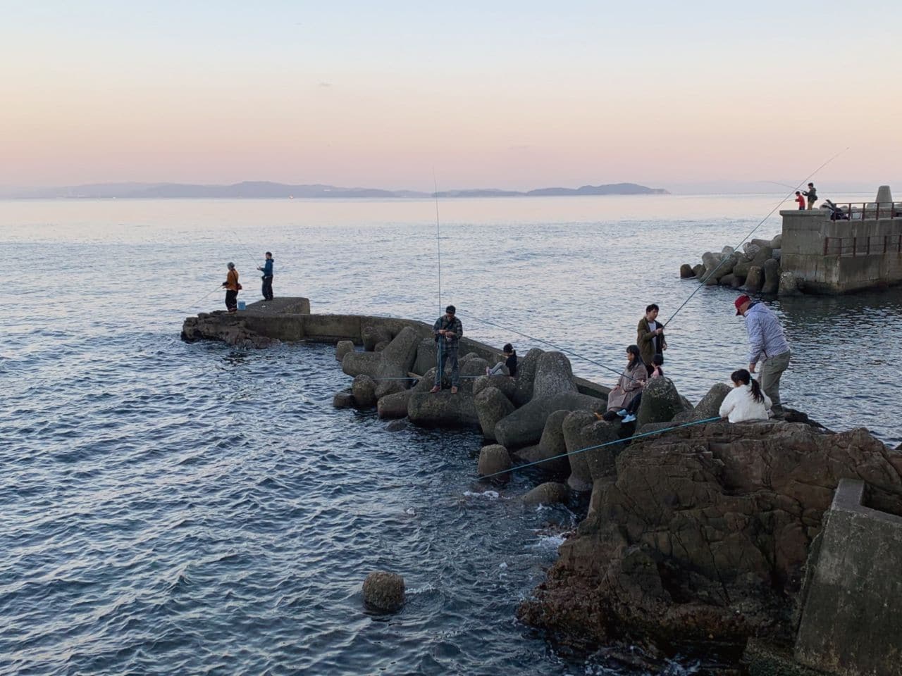 5つのエリアに分かれたプライベート釣り場で、初めての方やお子様もフィッシングスタッフがサポートしながら、安心して釣りをお楽しみ頂けます。