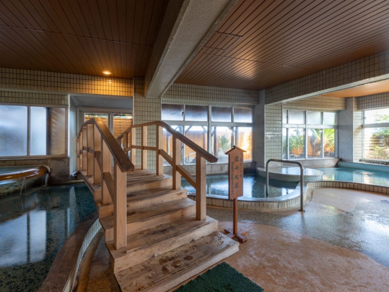 【1階うずしお大浴場】内風呂、露天風呂共に「洲本温泉うるおいの湯」を使用。