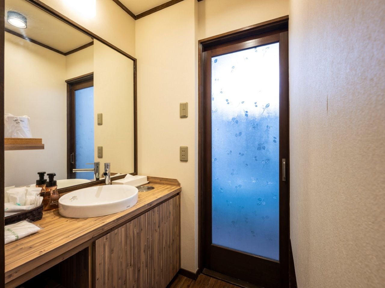 南館和室８畳+ツインベッドの和洋室