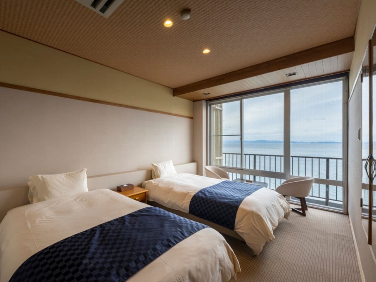 南館「和洋室」和室８畳+ツインベッド