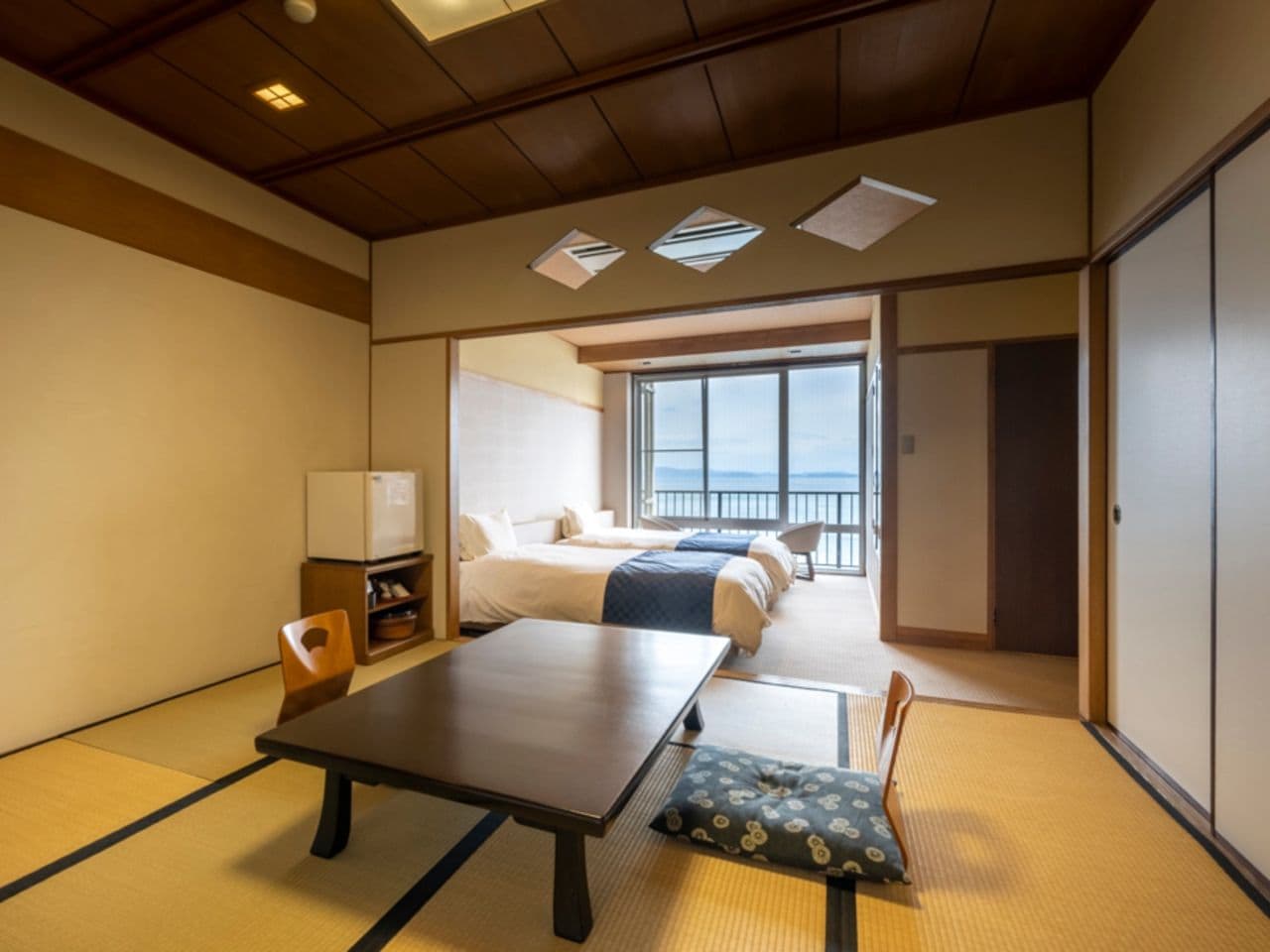 南館「和洋室」和室８畳+ツインベッド