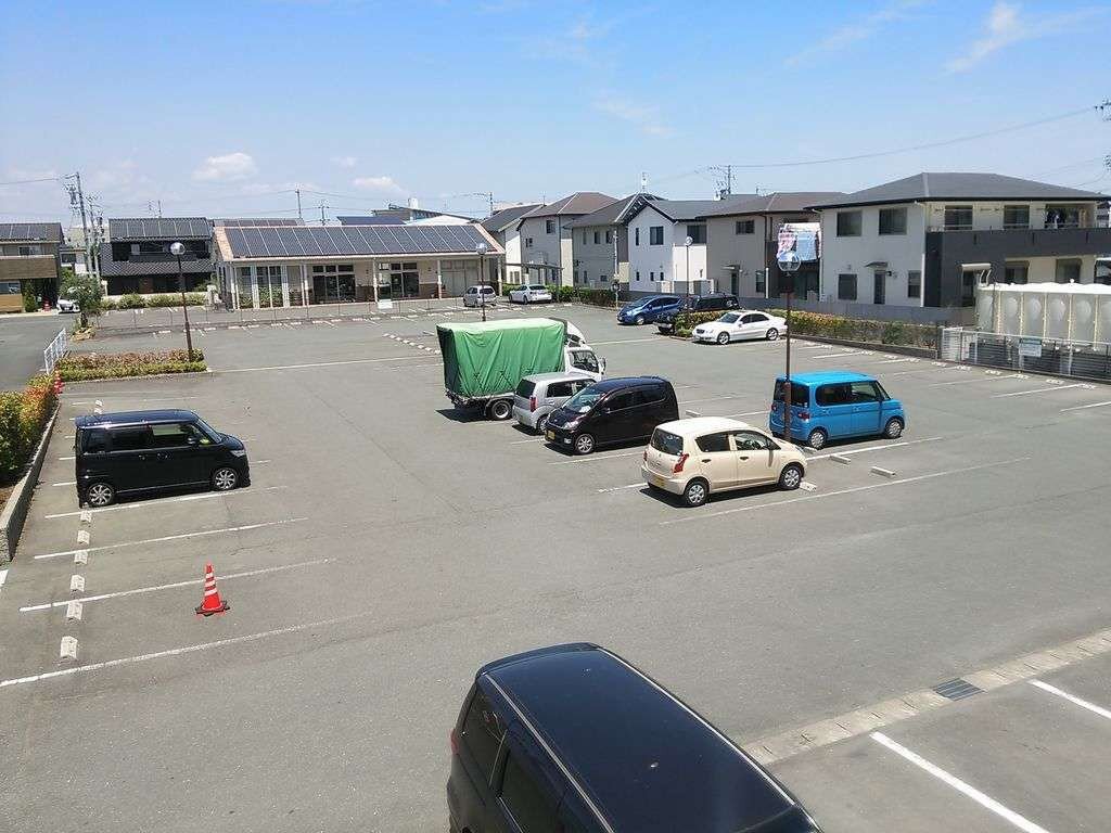 平面駐車場80台