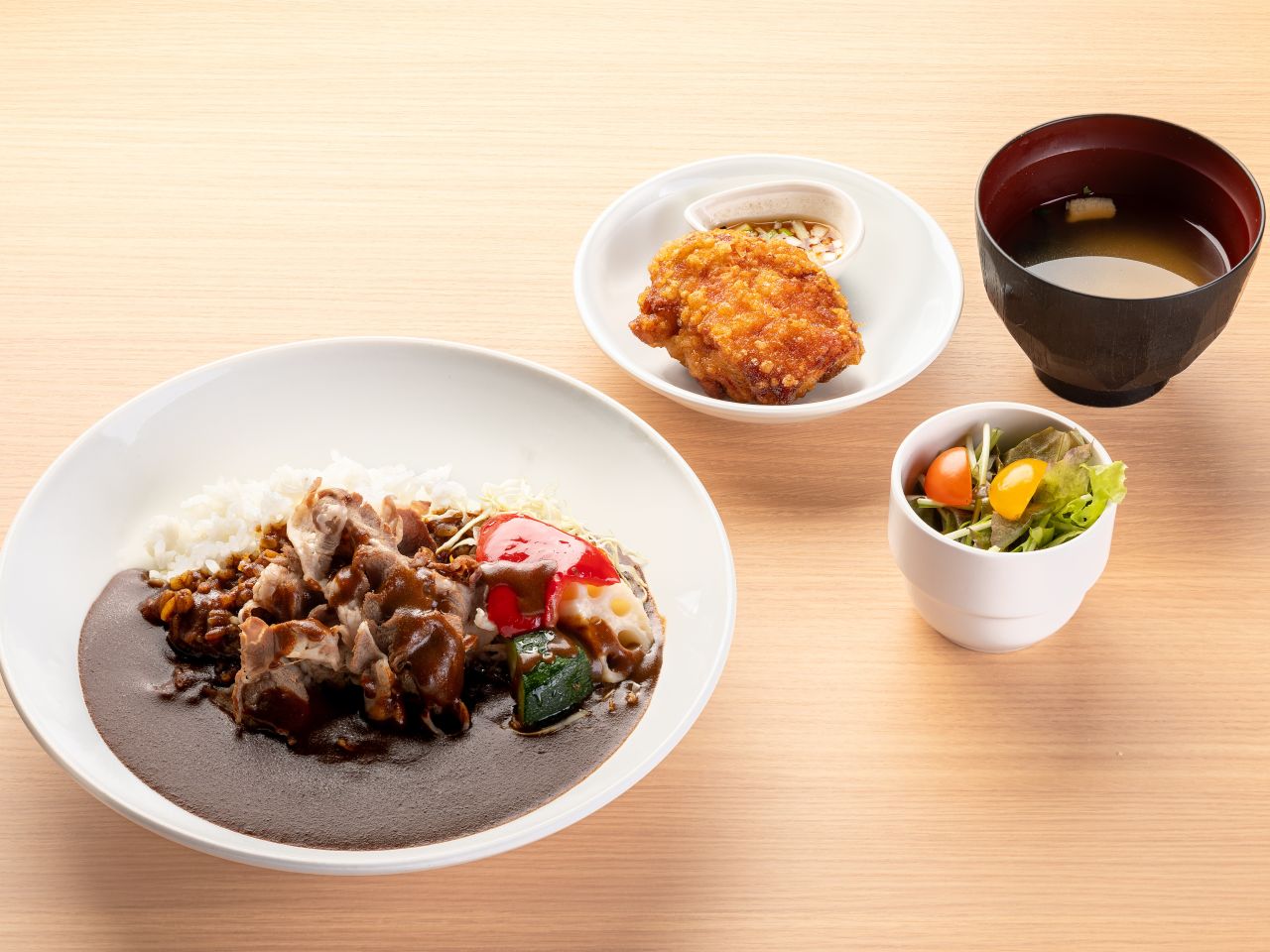 【限定コラボメニュー】アパ社長カレー＆布袋のザンギSet