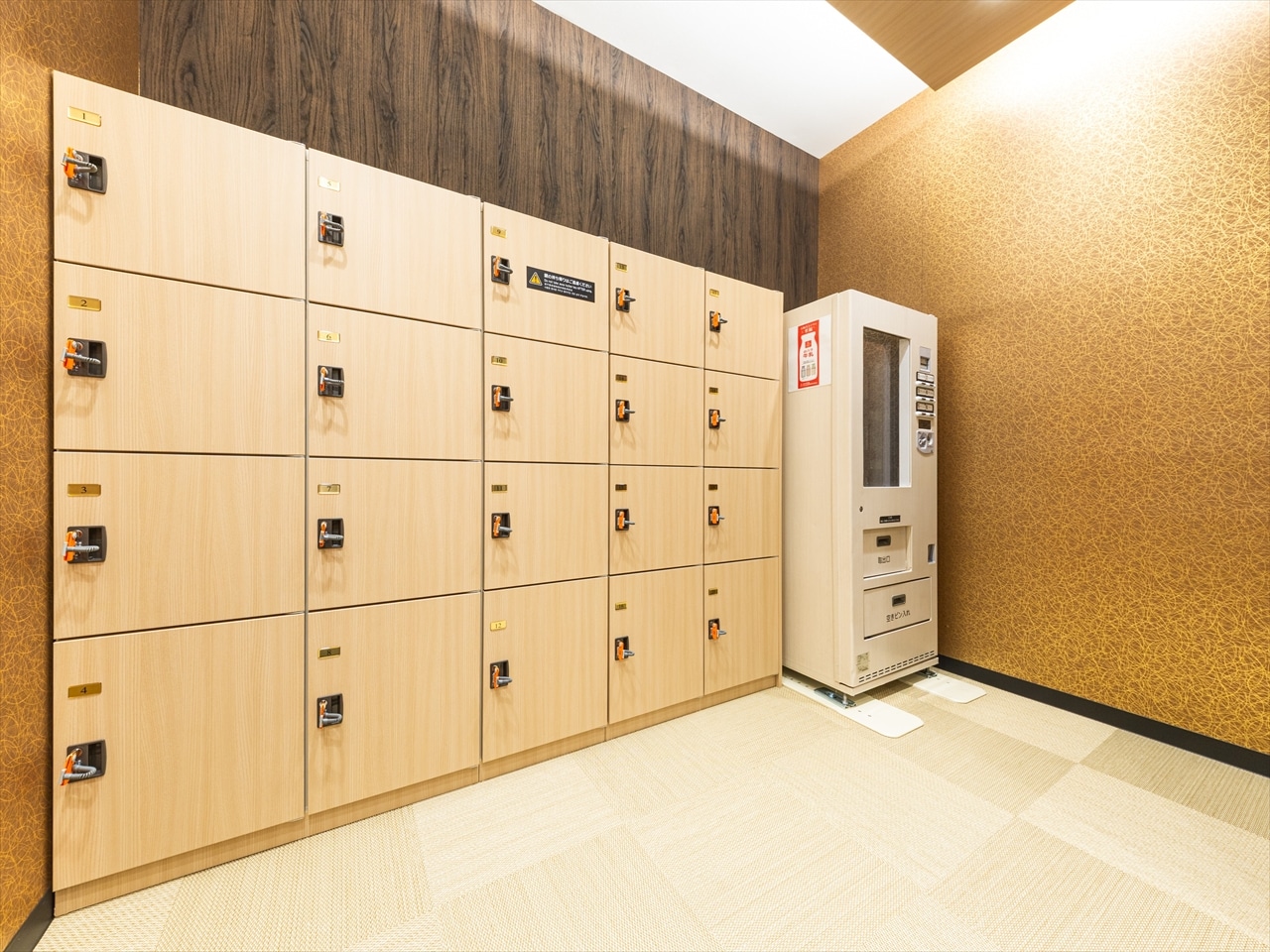 1階：【大浴殿内白バラ牛乳自動販売機】