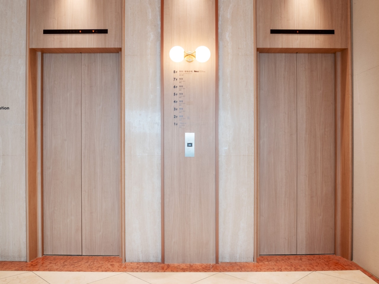 1階 エレベータ