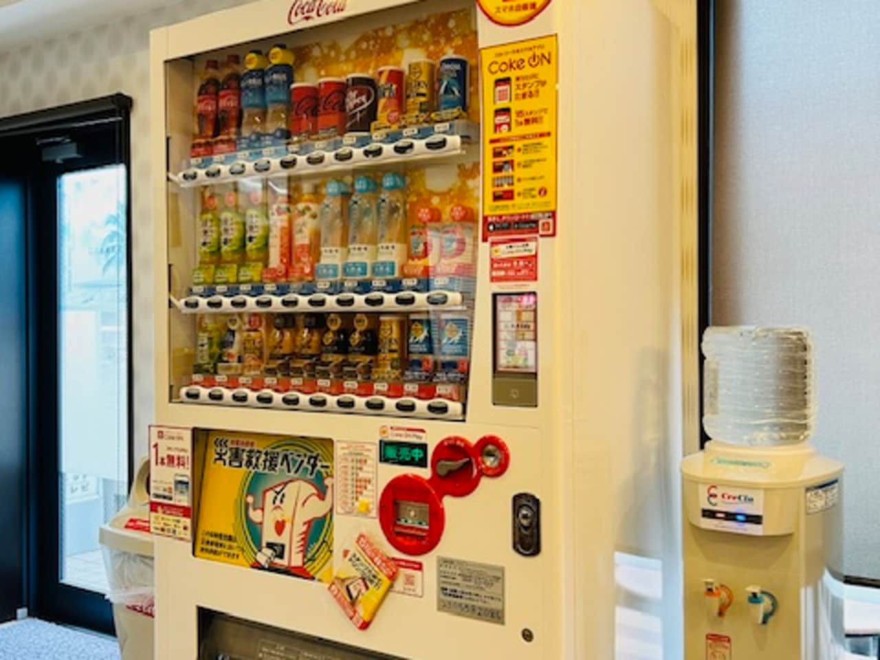 ソフトドリンク自動販売機（1階ロビー）