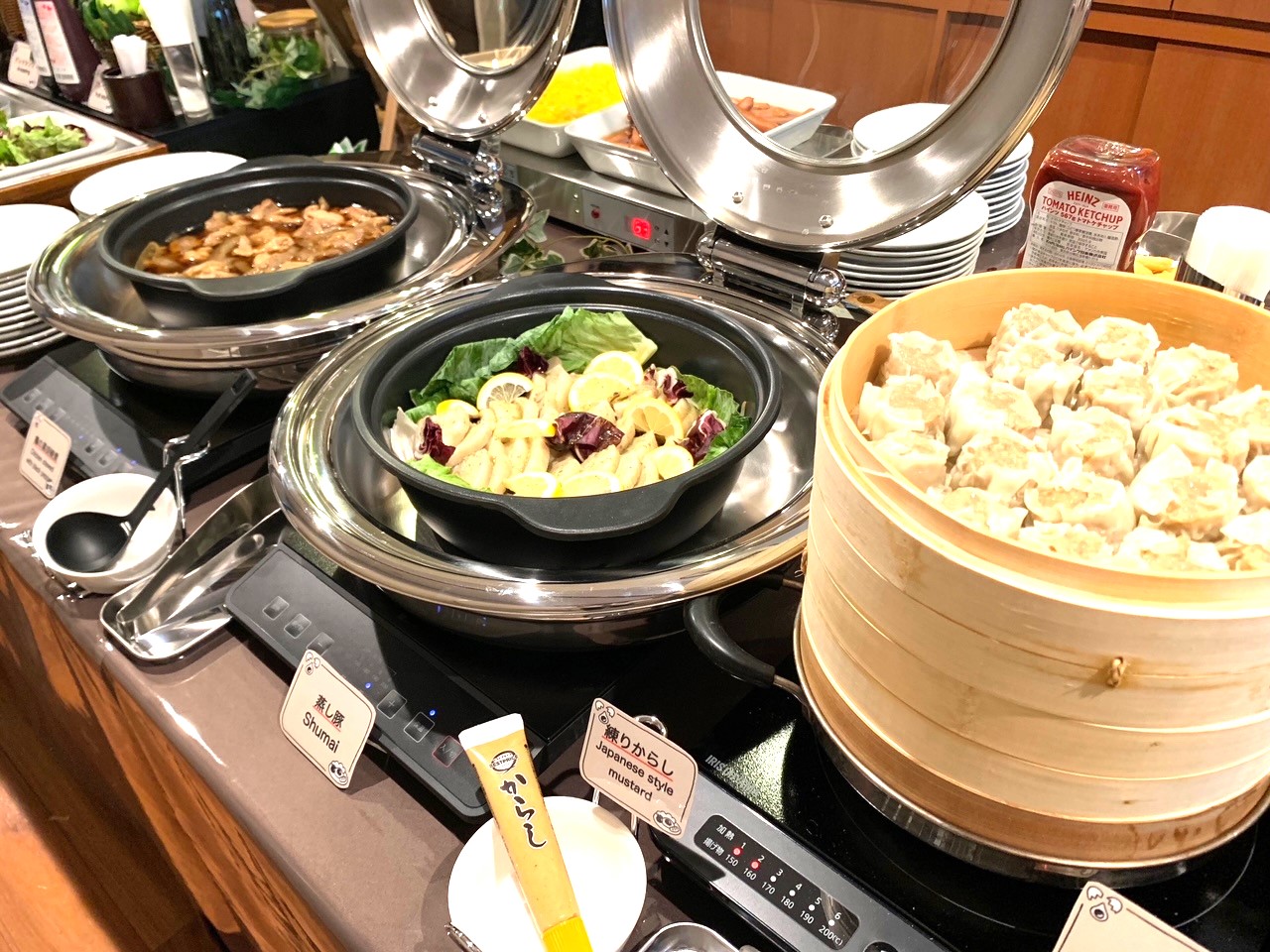 蒸し豚・シューマイなどのおかず一例