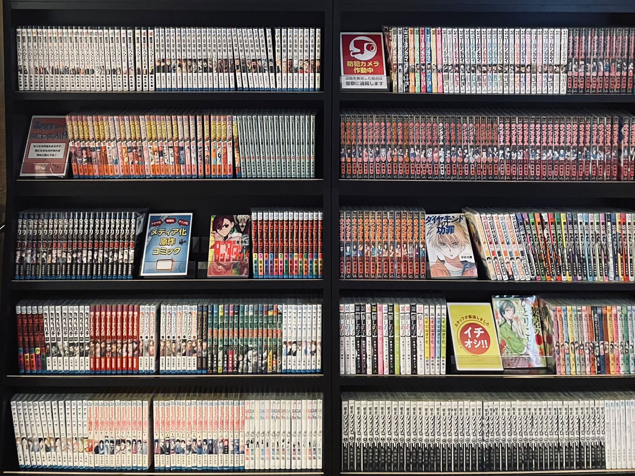 コミックコーナー（ロビー）