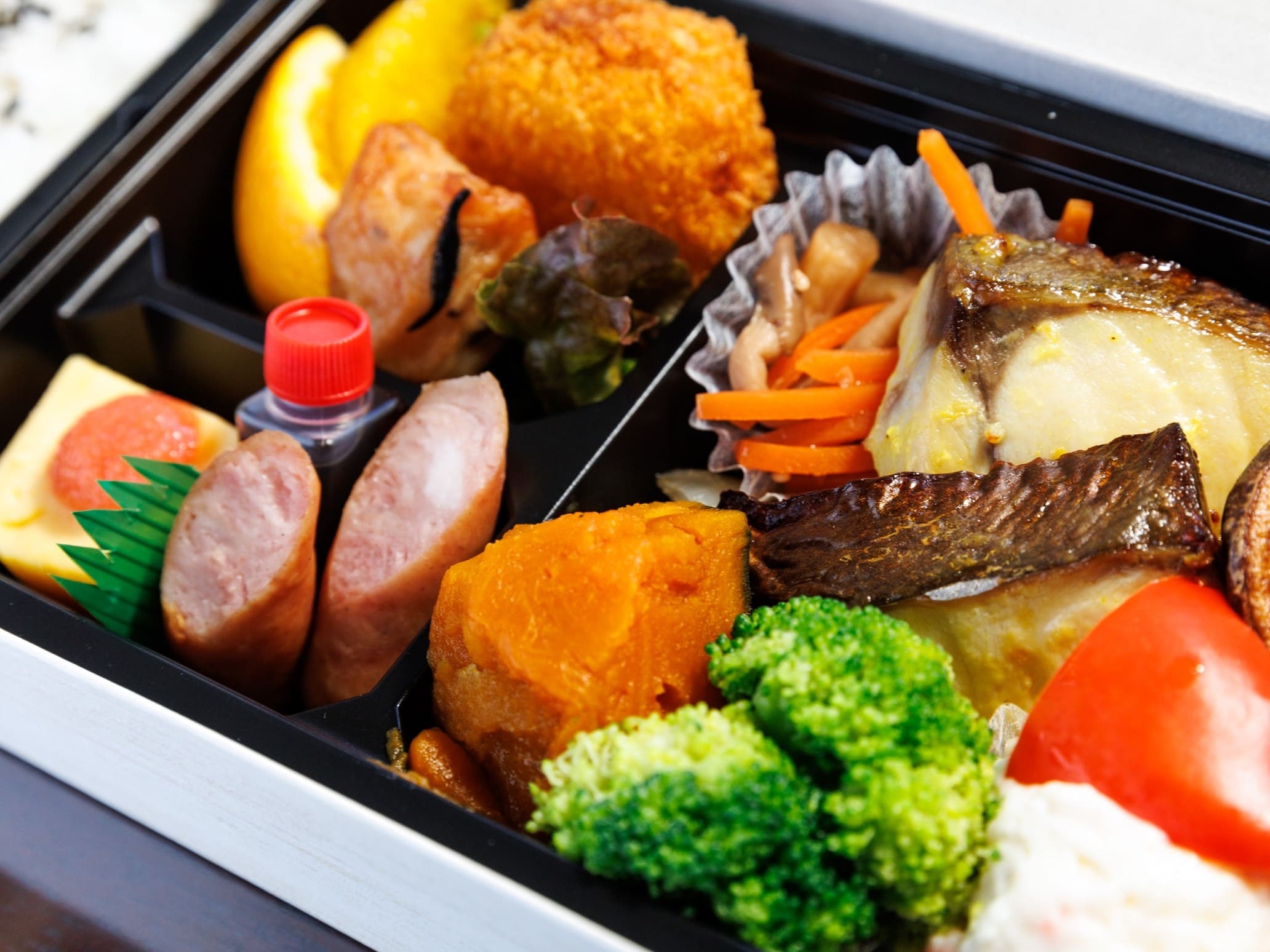 オホーツク産食材を盛り込んだホテルオリジナルお弁当