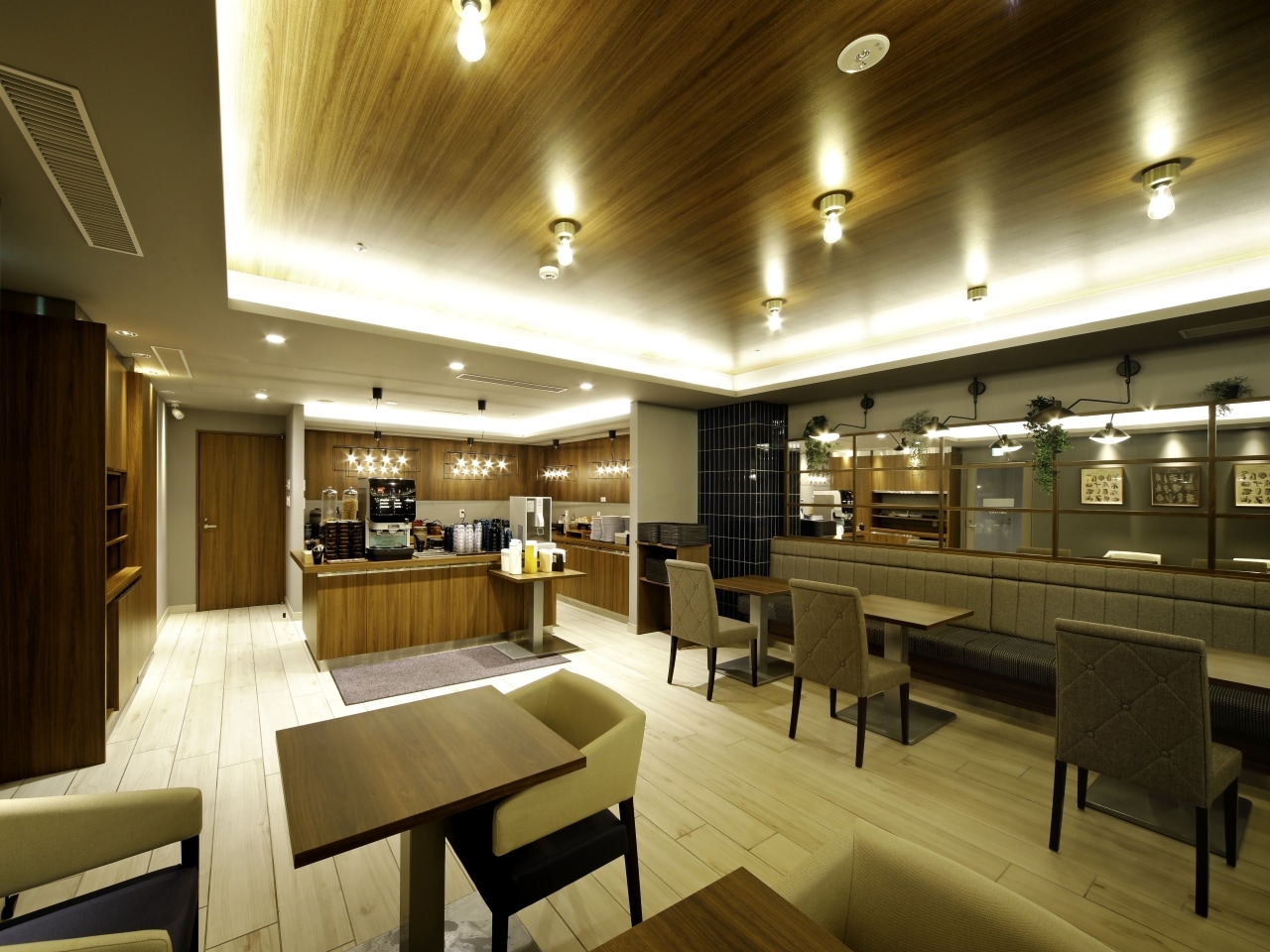 夜はホテル内の居酒屋で