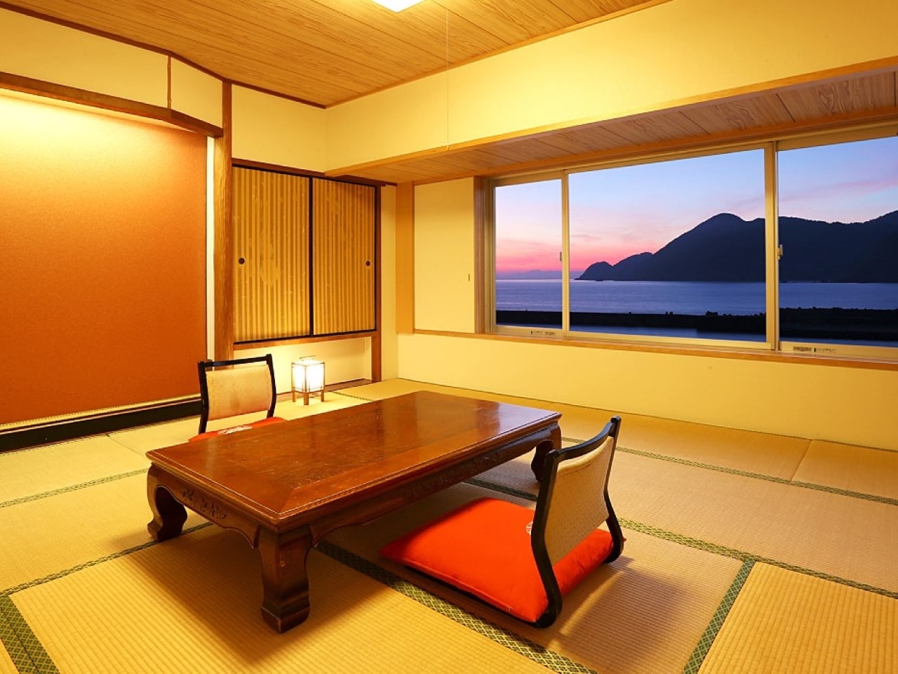 海側12.5畳和室