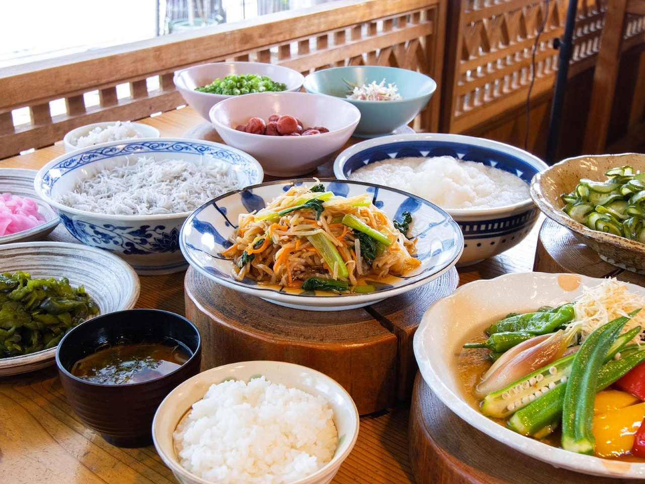 産地直送のちりめんじゃこ(しらす)など、和食も充実