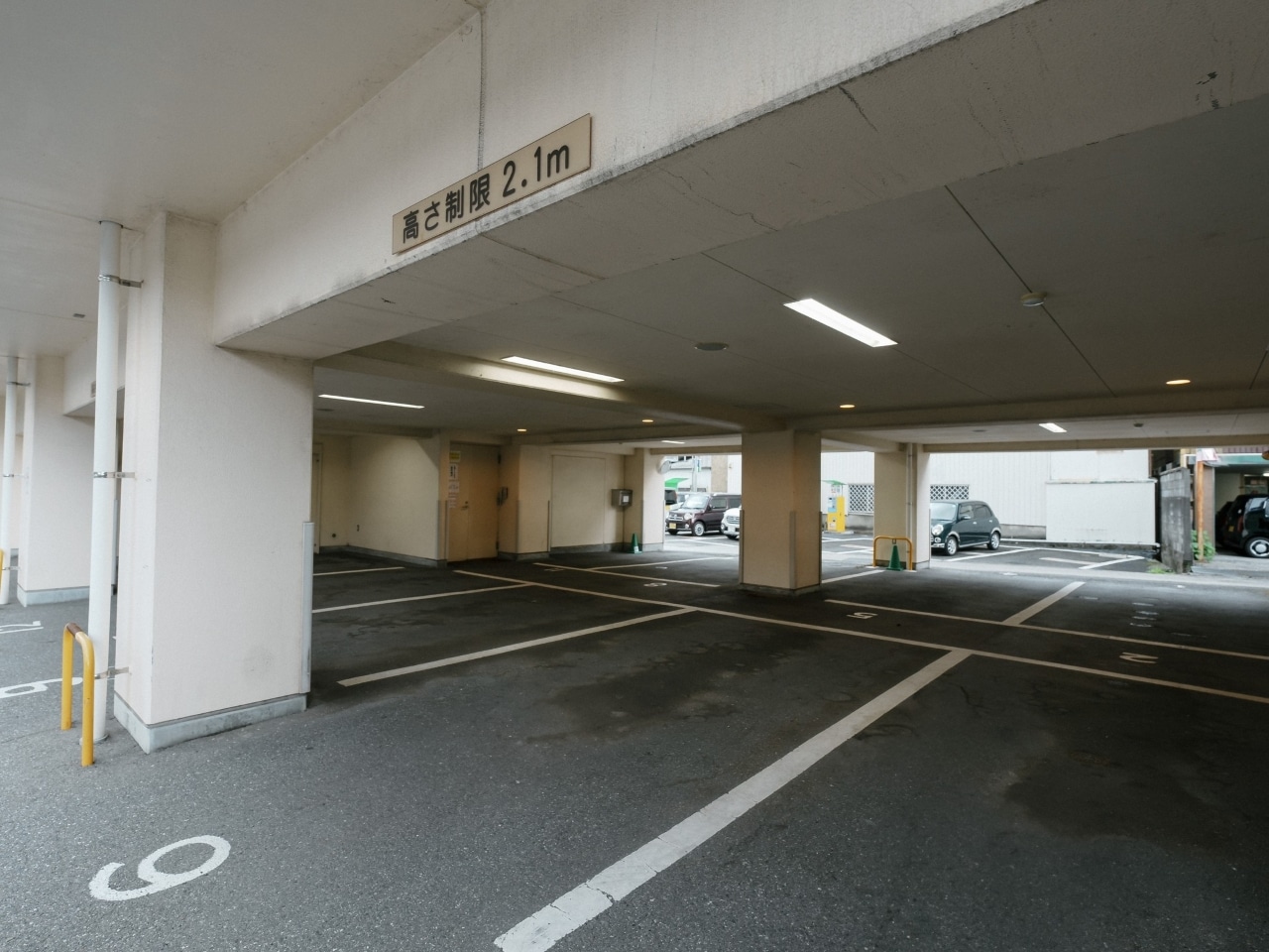 別館駐車場
