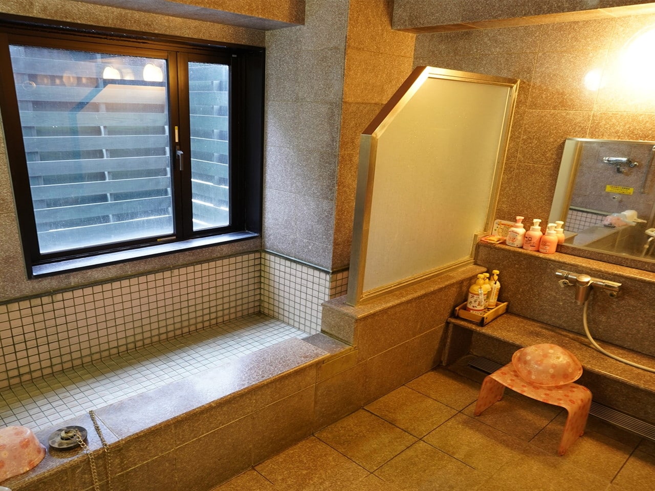 女性浴場　併設にスチームサウナがございます。