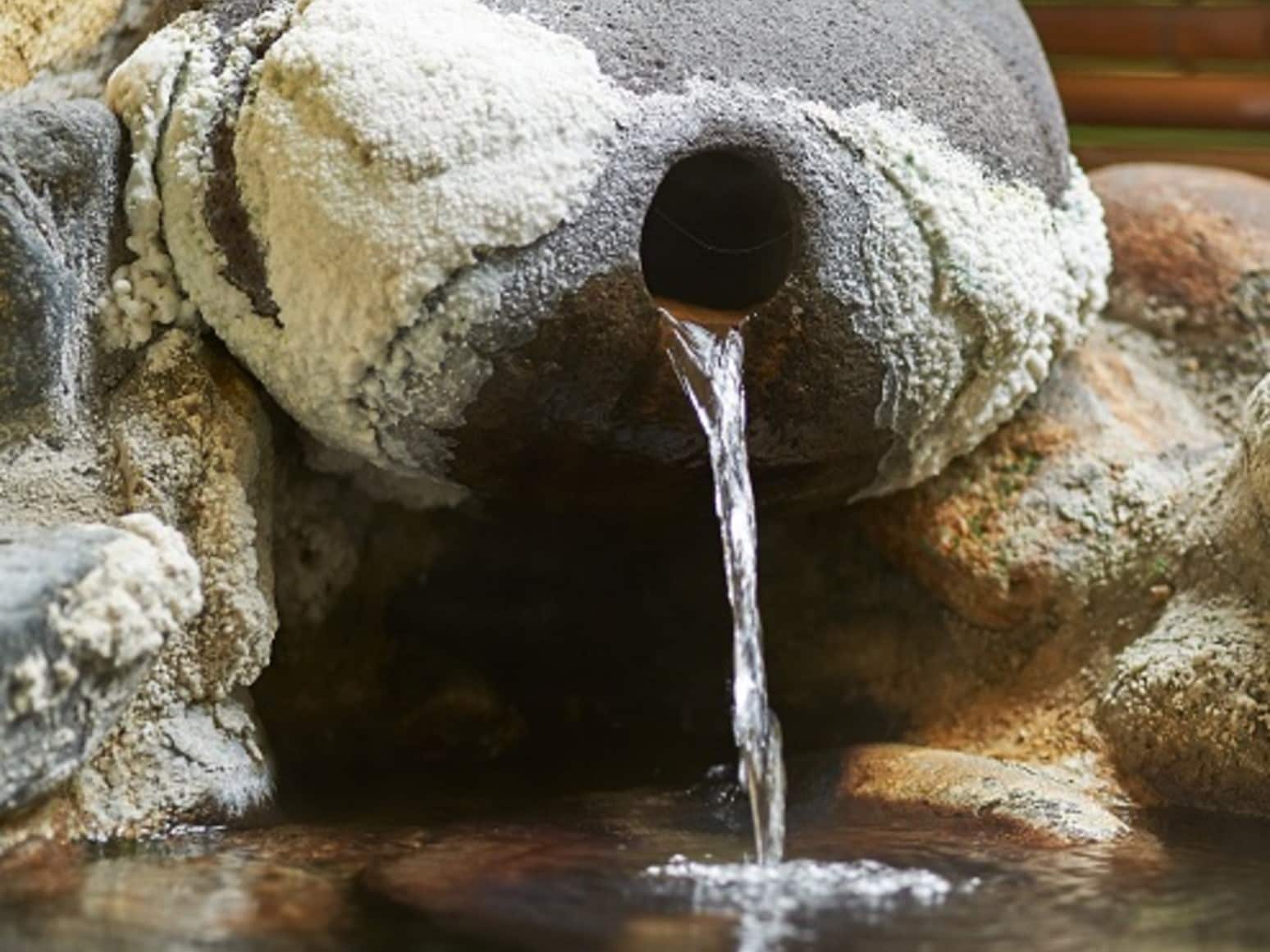 山ばと自慢の掛け流しの湯