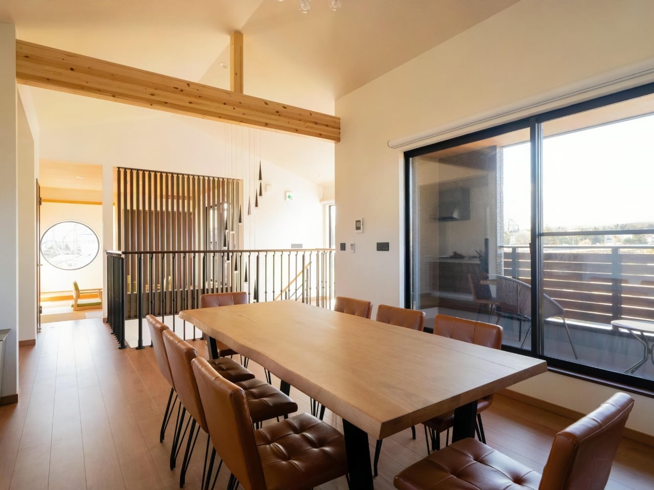 2Fダイニングスペース（バルコニーヴィラ）