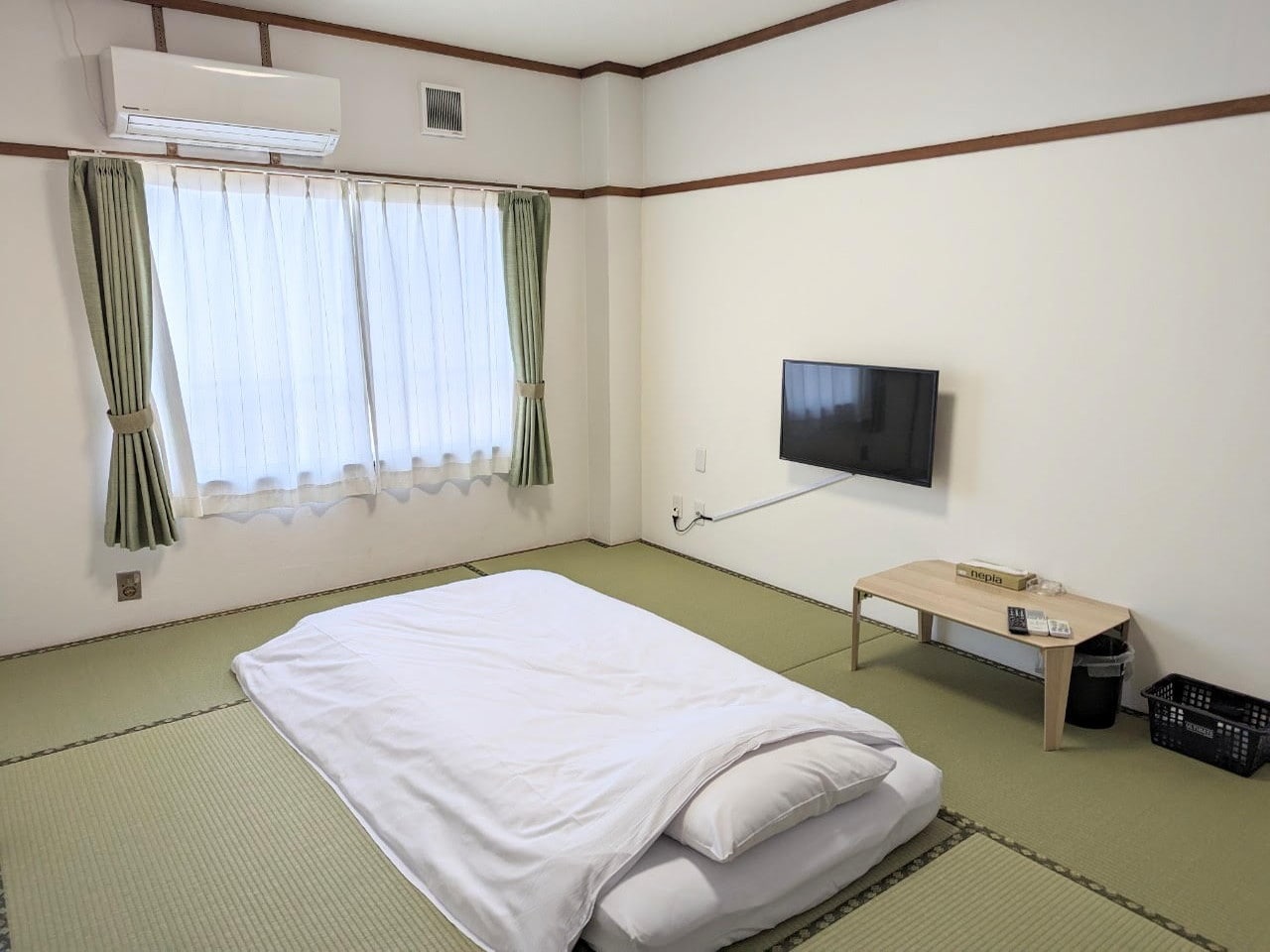 3階和室6畳シングル(共同シャワー、トイレ)