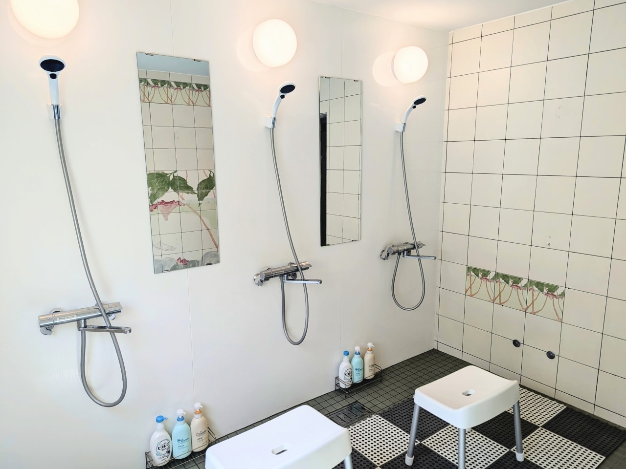 シャワーは3つございます。