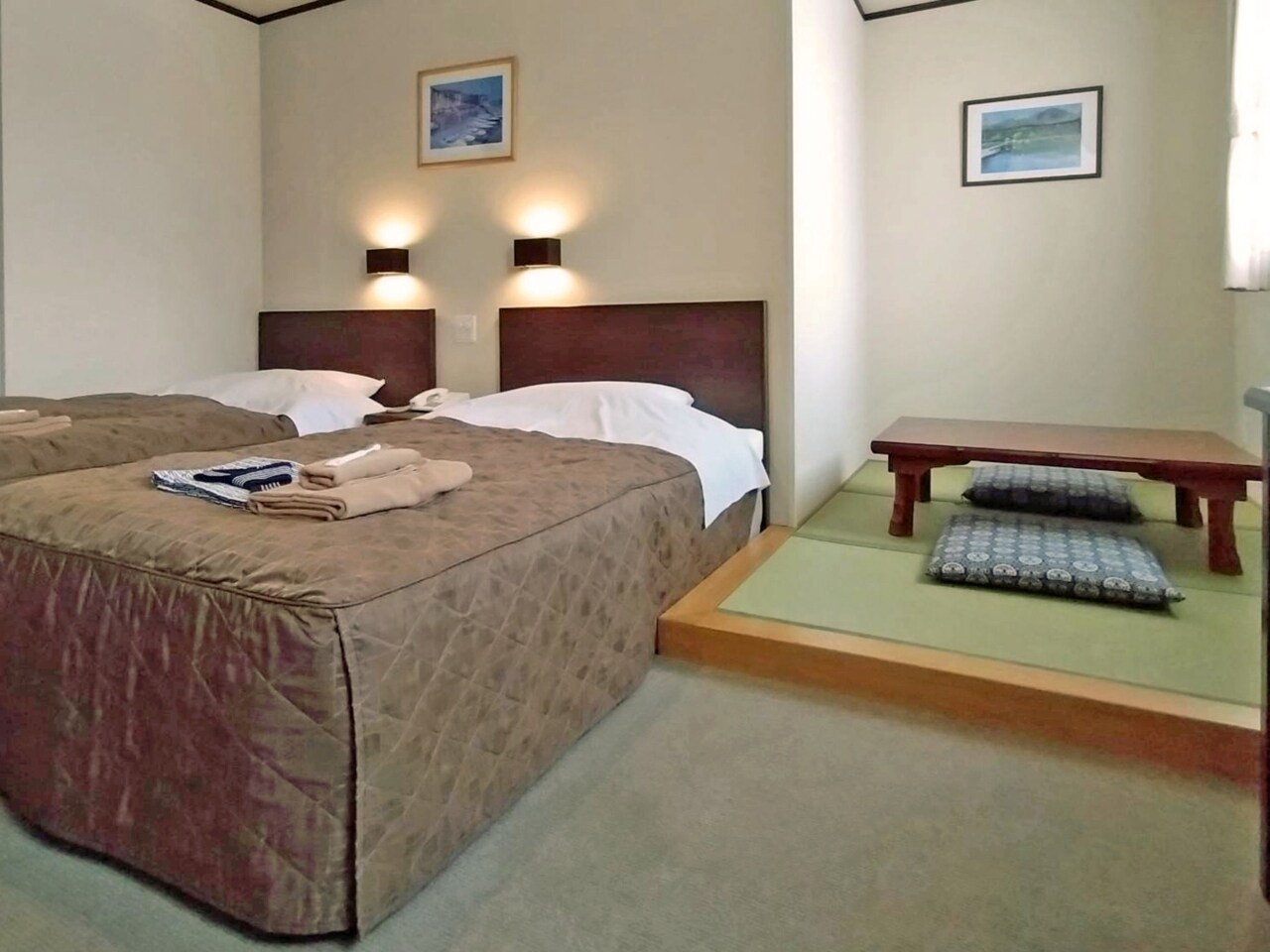 和洋室（ツインベッド＋3畳）