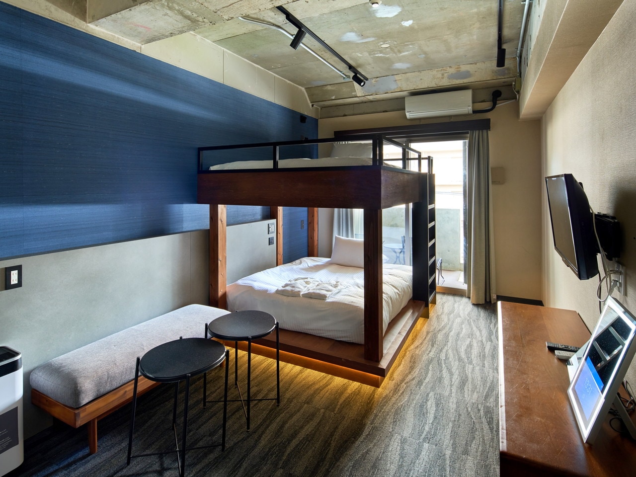 スーペリアダブルベッド2台付