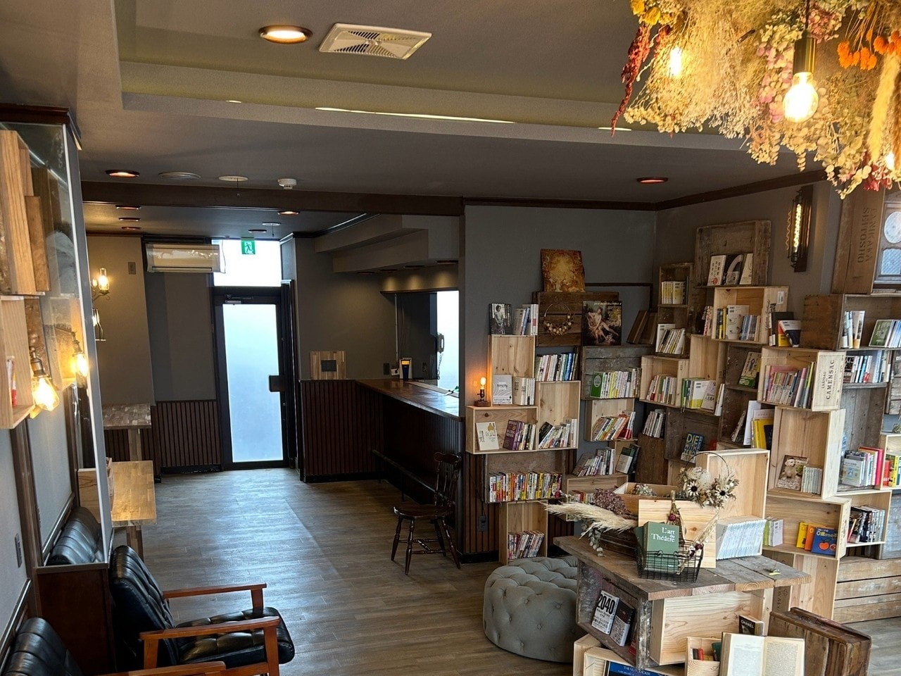 当ホテル自慢のBook loungeにあるたくさんの本