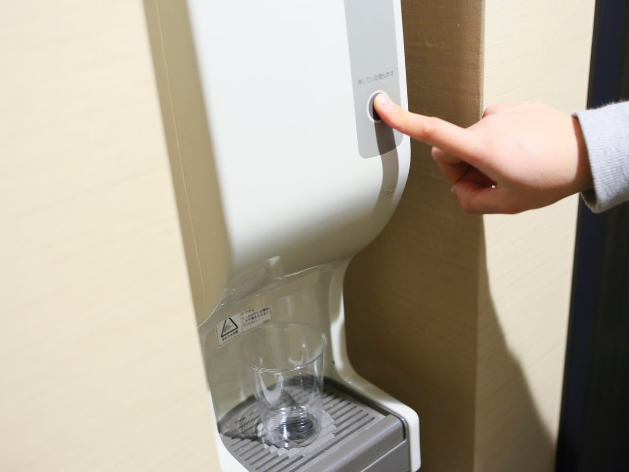 製氷機は2階と6階、8階のEVホール横にございます。ご自由にお取りくださいませ。