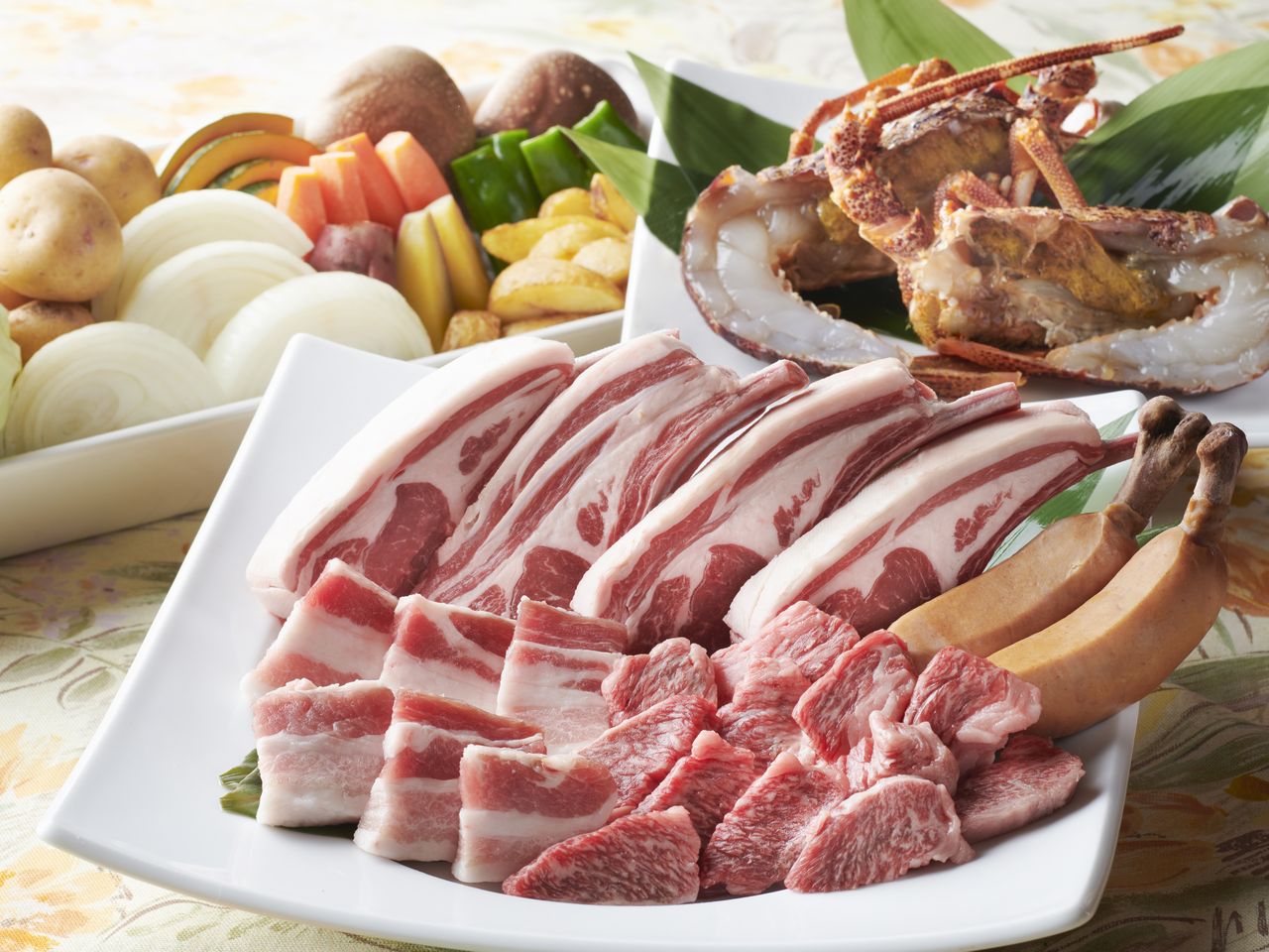 【テイクアウトBBQセット】牛肉の他、ラムチョップや飛騨名物「結旨豚」を含むちょっと贅沢なBBQセットです。