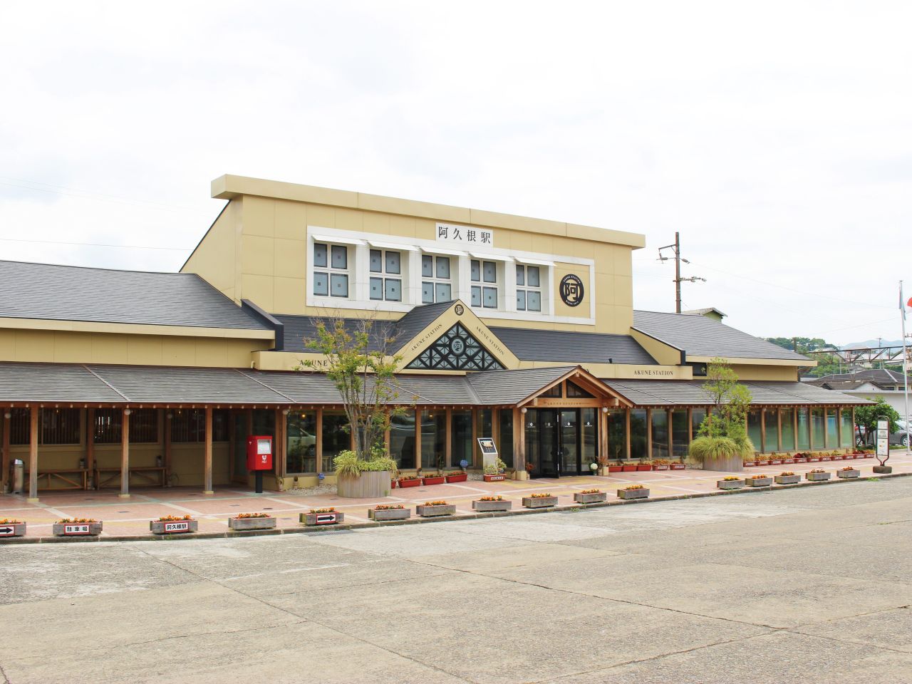 阿久根駅徒歩４分、国道３号線から車で１分。