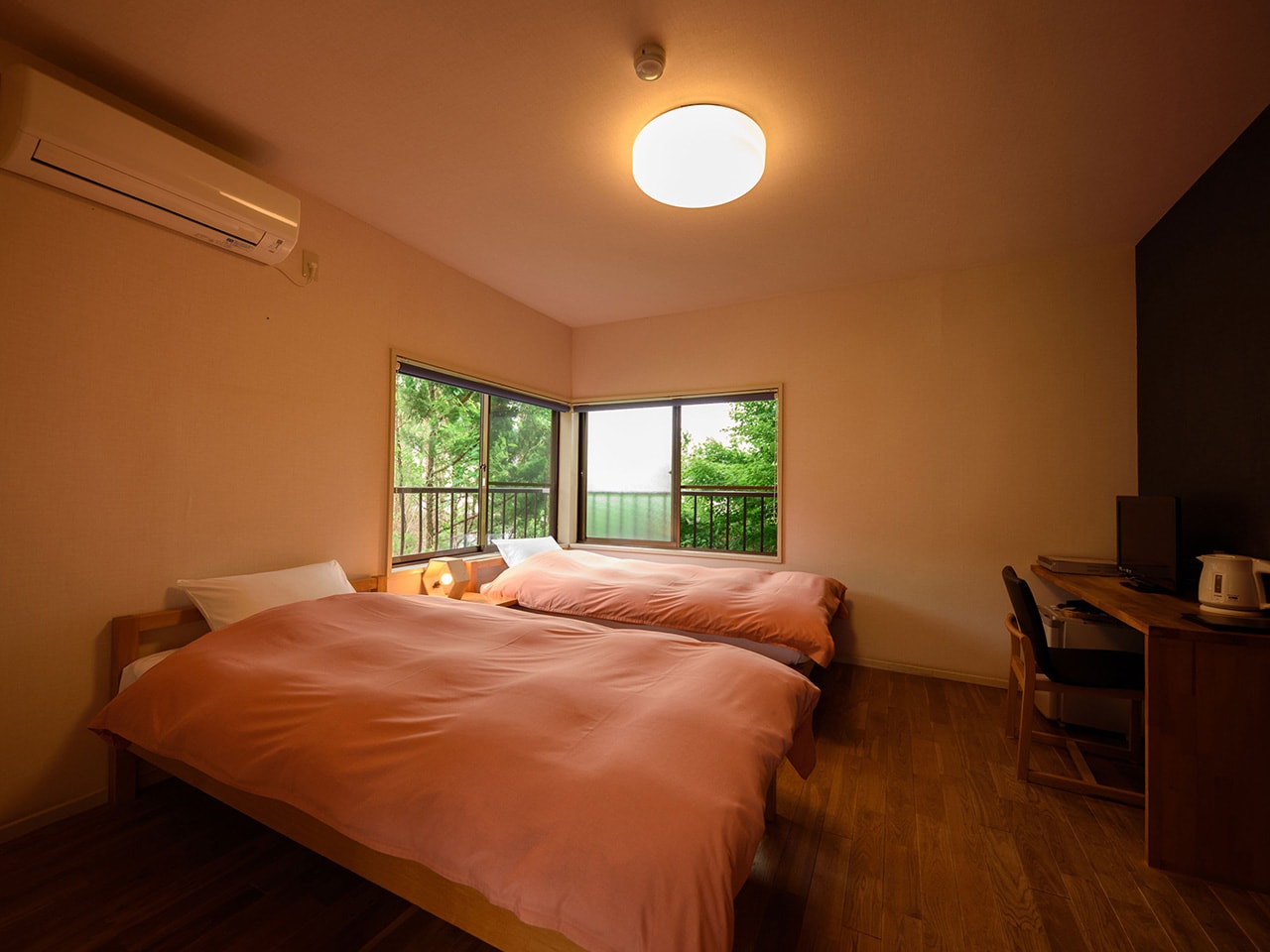 ツインルーム・トイレ付「瑠璃」【禁煙】