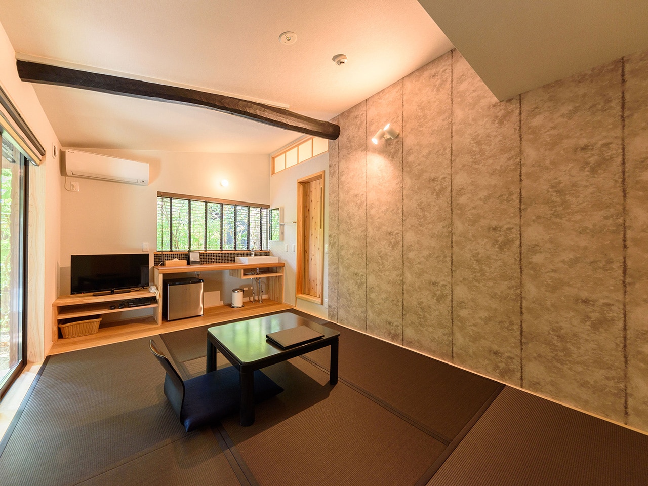 半露天風呂付き和室6畳「墨」【禁煙】