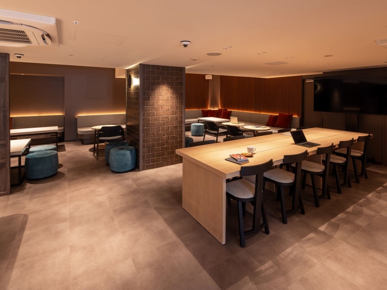 宿泊者専用スペース（the b lounge）