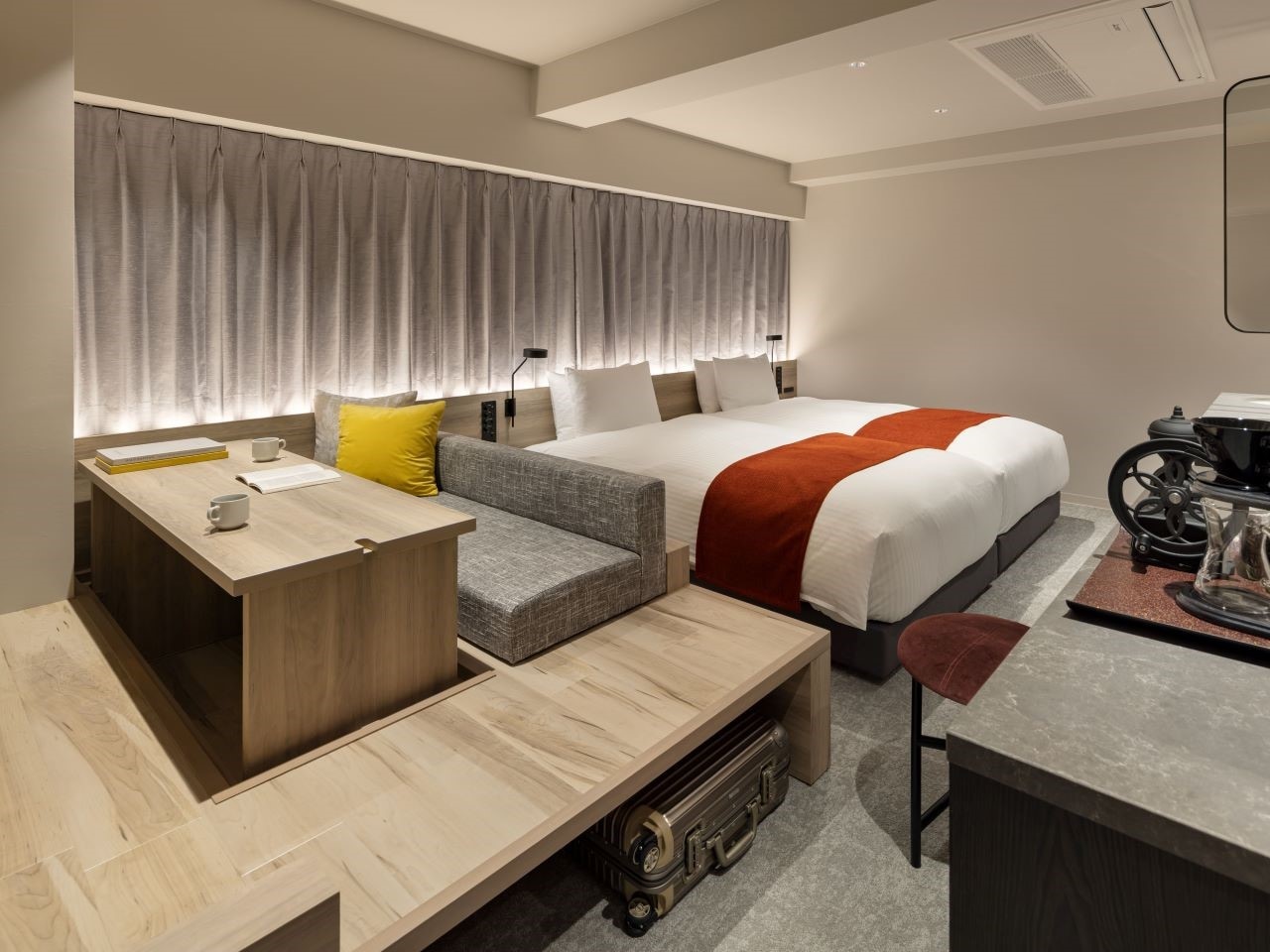 自然と人が集まる小上がりラウンジ