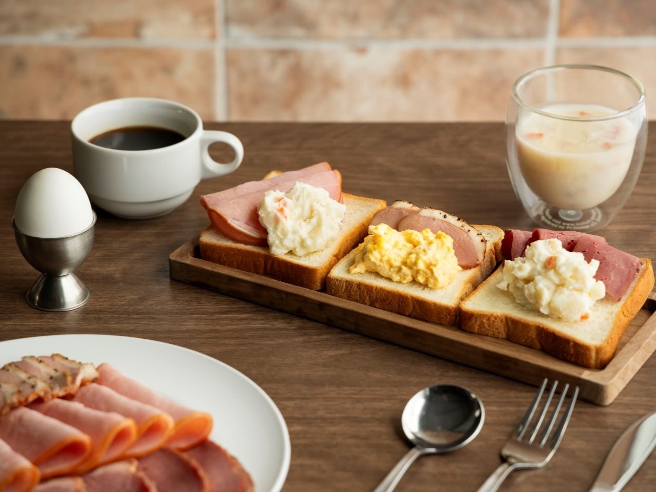 ディップをのせると、パンをより一層美味しく、お楽しみいただけます