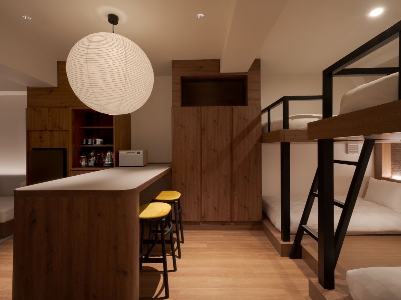 自由自在に楽しむ、贅沢なカウンターテーブル