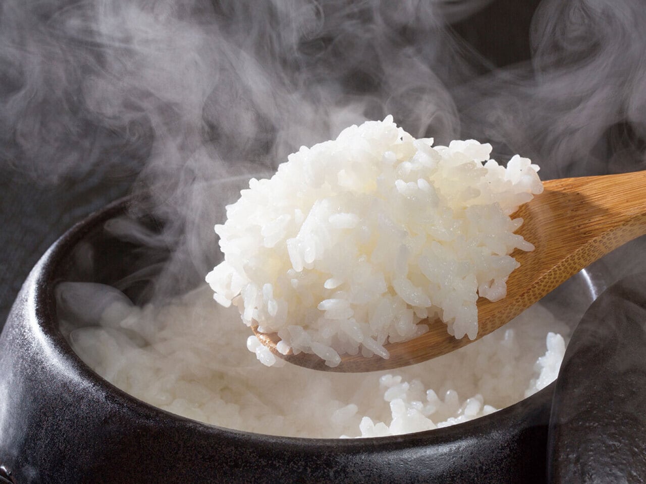 魚沼産と埼玉産の贅沢ブレンド。自慢の窯炊きごはん