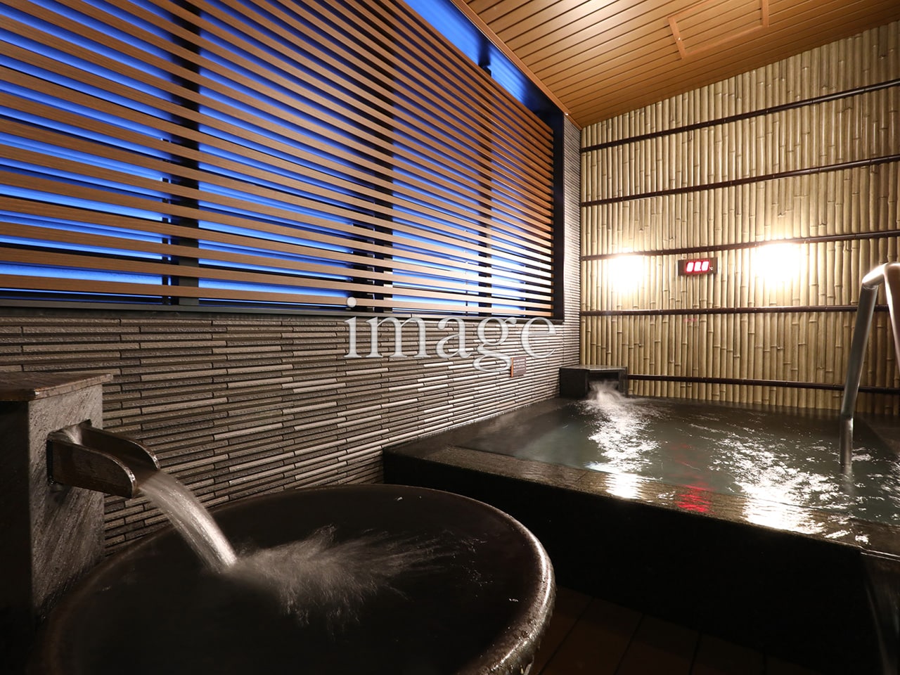 男女　露天風呂