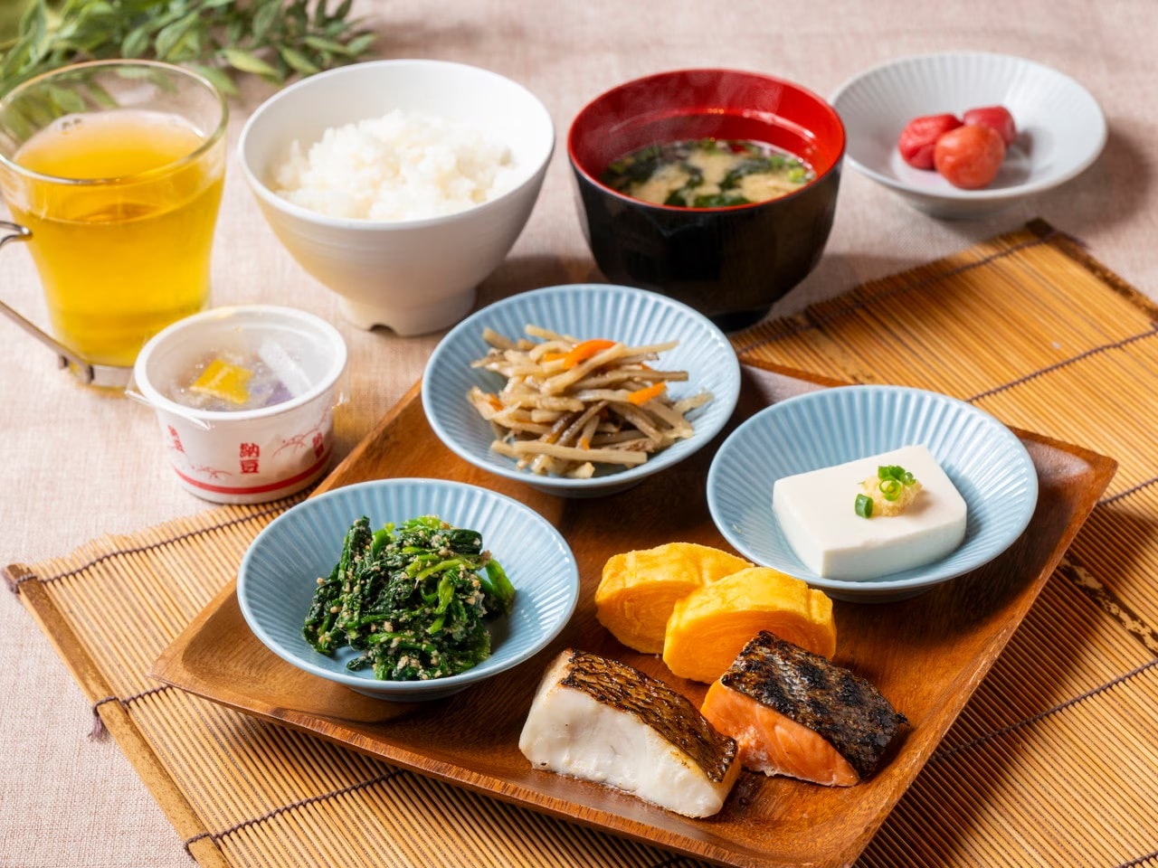 【イメージ】炊きたてご飯と彩り豊かな和惣菜（和食例）